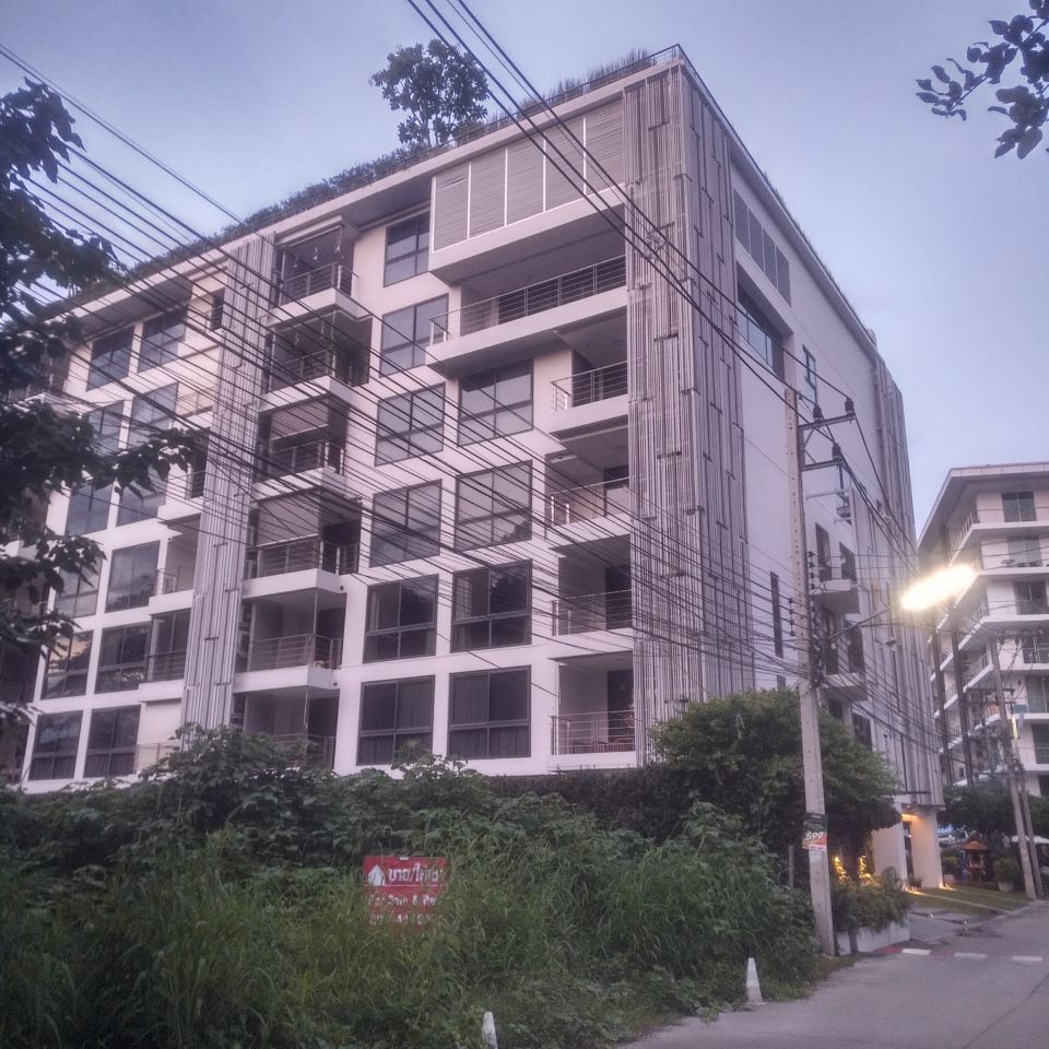 Peaks Avenue Condominium