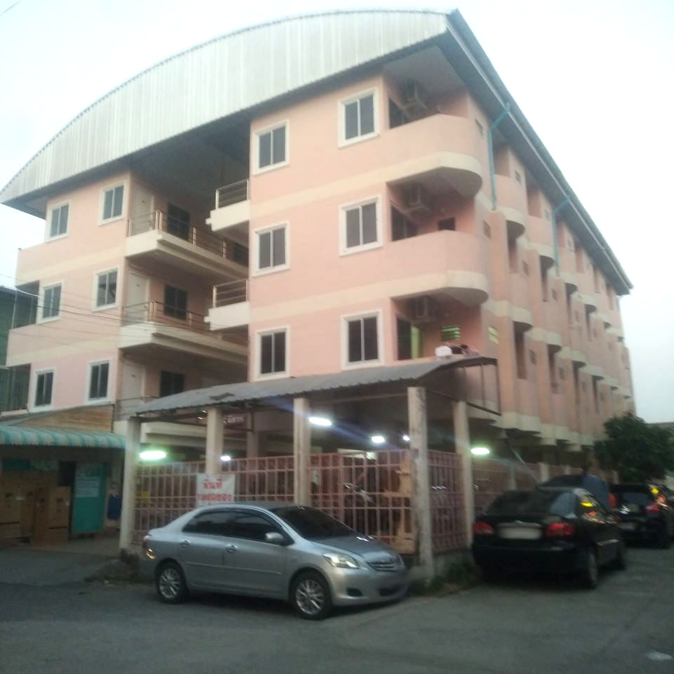 Chomjan Apartment